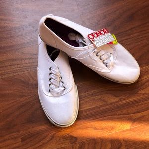 ✨NWT✨White slip on